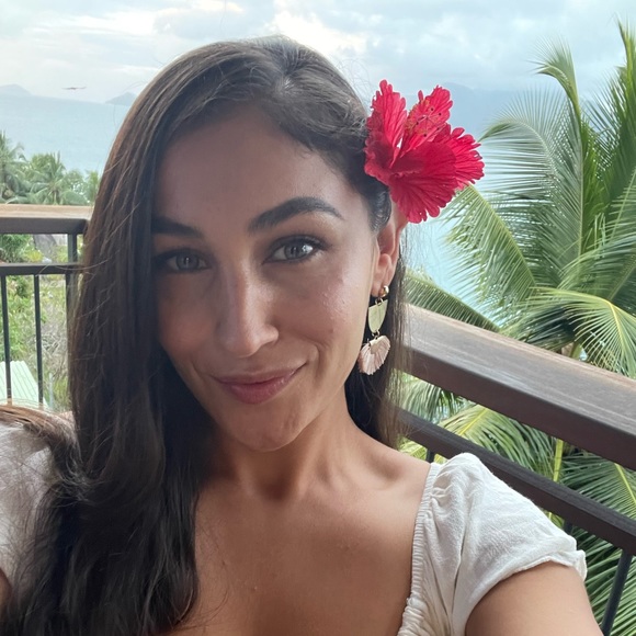 Ashley Fragosa - Poshmark Profile Picture of Ashley Fragosa (@ashleyfragosa) on Poshmark