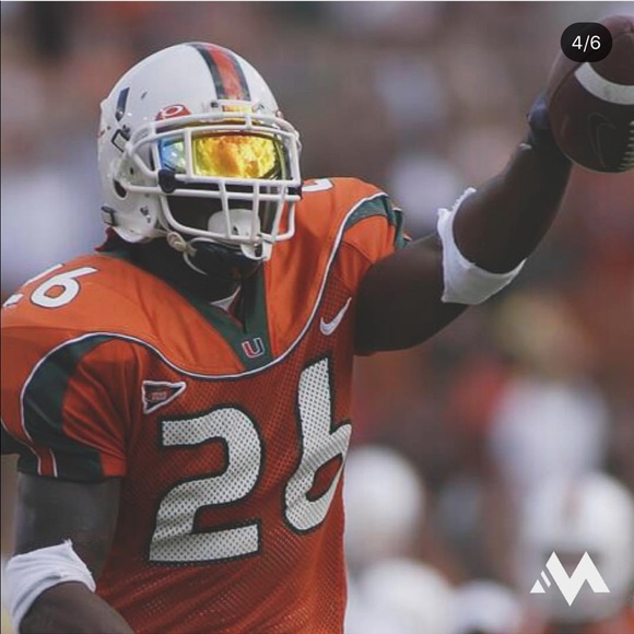 Profile Picture of Johan Alcantara (@johan_benjamins) on Poshmark