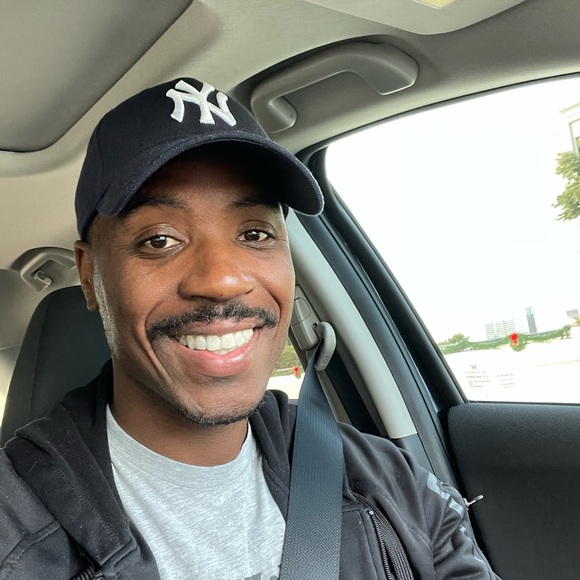 Profile Picture of Darryl Moore (@darrylmoore37) on Poshmark