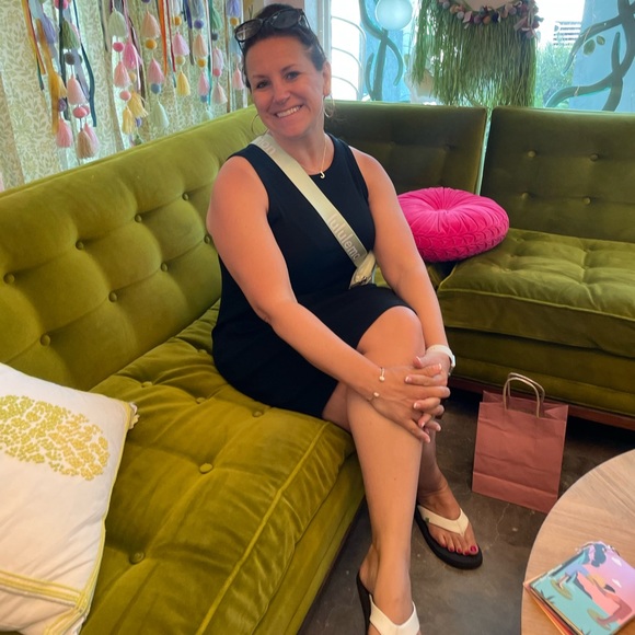 Profile Picture of Jessica Thomaschefsky (@jthomaschefsky) on Poshmark