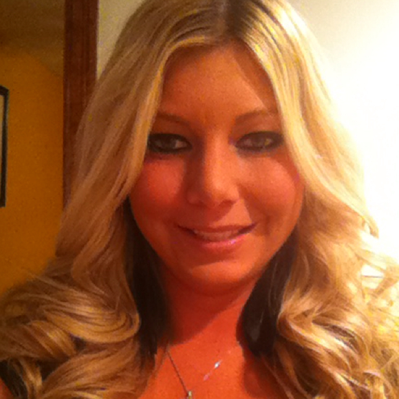 Profile Picture of Amanda Rogan (@abozym4) on Poshmark