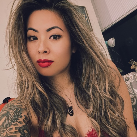 Profile Picture of Kelly Huynh (@kmahuynh89) on Poshmark