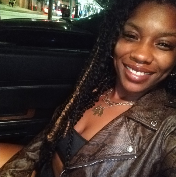 Profile Picture of Tracie Simmons (@tracie_simmons) on Poshmark