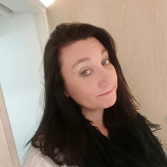 Profile Picture of Victoria Kramer (@vickie0617) on Poshmark