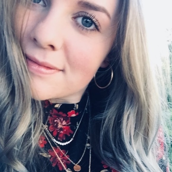 Profile Picture of Melaney Stapley (@melaney_stapley) on Poshmark