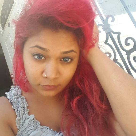 Profile Picture of Carrie Persad (@cpersad) on Poshmark