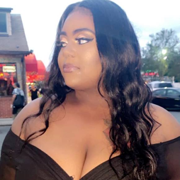 Profile Picture of Erica Capone (@erica99816) on Poshmark