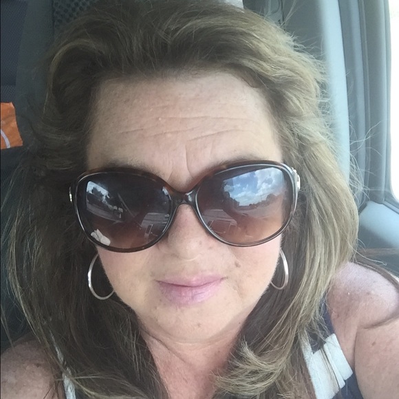 Profile Picture of Dawn Reeves (@dawnmckenna) on Poshmark