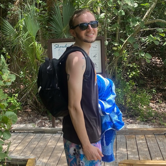 Profile Picture of Paul Schindler (@paulschindler00) on Poshmark