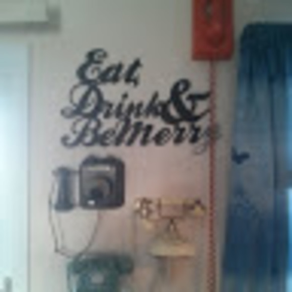 Profile Picture of Jen Ditchik-yunghans (@jenyunghans) on Poshmark