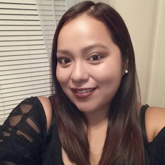 Profile Picture of Claudia Facundo (@clau_lara) on Poshmark