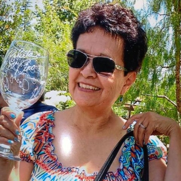 Profile Picture of Roberta Mojica (@birdster1949) on Poshmark