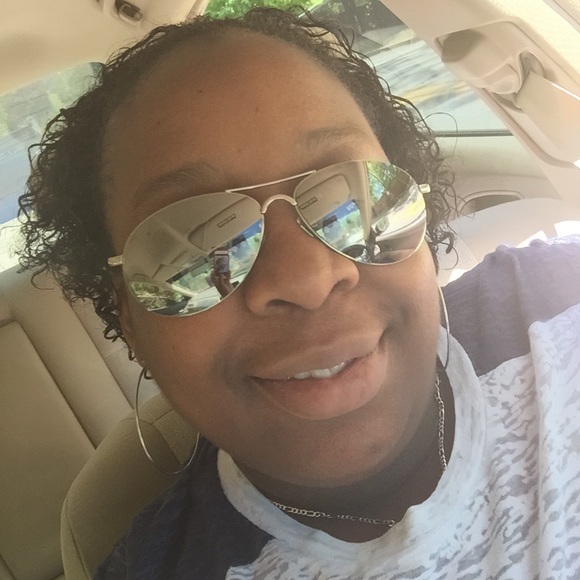 Profile Picture of Dominique Mccray (@deemc09) on Poshmark