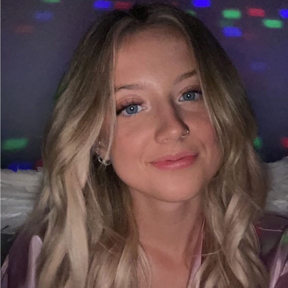 Profile Picture of Maddie Jakubic (@madisonjakubic) on Poshmark