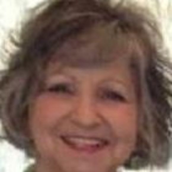 Profile Picture of Kathy Strawn (@kathy_strawn) on Poshmark