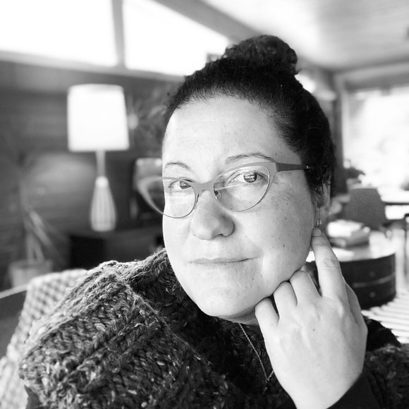 Profile Picture of Gina Deconti (@imaginativ) on Poshmark