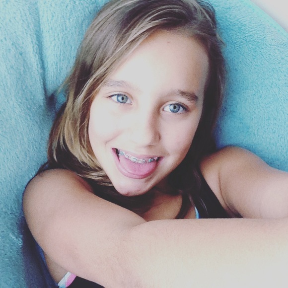 Profile Picture of Avery Dillon (@divergirl7123) on Poshmark