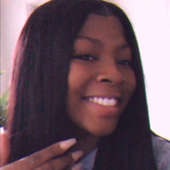 Profile Picture of Tia Ingram (@tializ100) on Poshmark