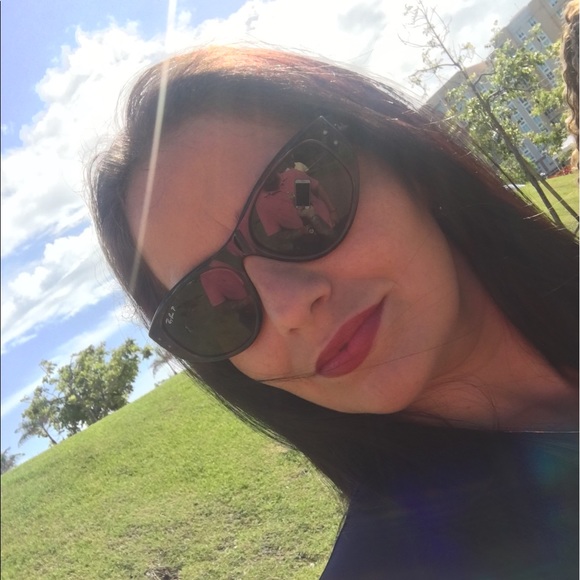 Profile Picture of Aixa Alvarez (@aixaalvarez97) on Poshmark