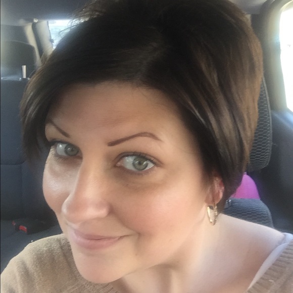 Profile Picture of Carrie Dickson (@tricky13) on Poshmark