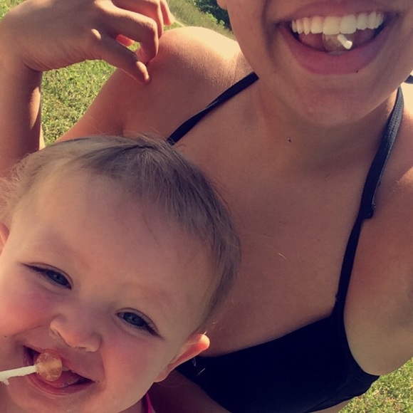 Profile Picture of Areonna Buttrum (@reonna16) on Poshmark