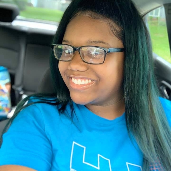 Profile Picture of Ariel Elliott (@arielsam) on Poshmark