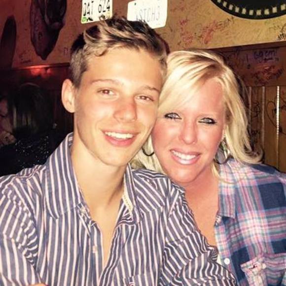 Profile Picture of Zach Mccully (@zach_mccully) on Poshmark