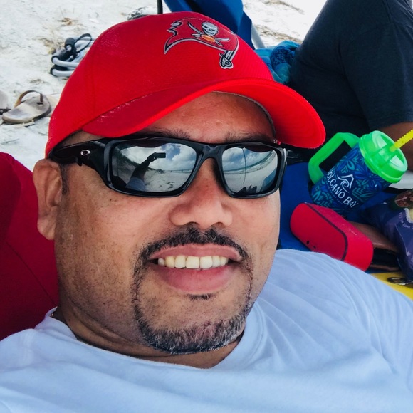 Profile Picture of Ray Castro (@raycastro410) on Poshmark