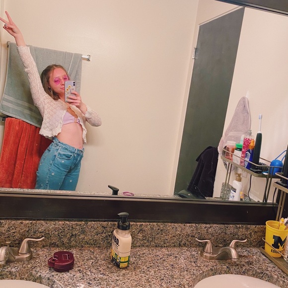 Profile Picture of Auriana Leismer (@aurianamei) on Poshmark