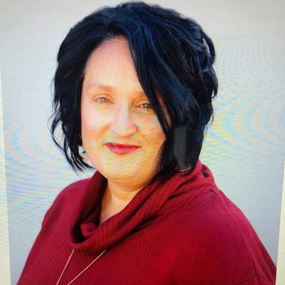 Profile Picture of Shellie Fuhs (@shelliefuhs) on Poshmark