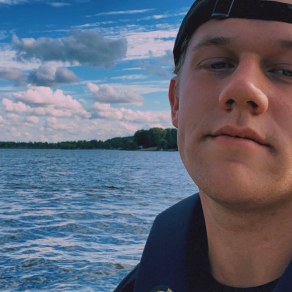 Kyle Brochert - Poshmark Profile Picture of Kyle Brochert (@kylebrochert) on Poshmark