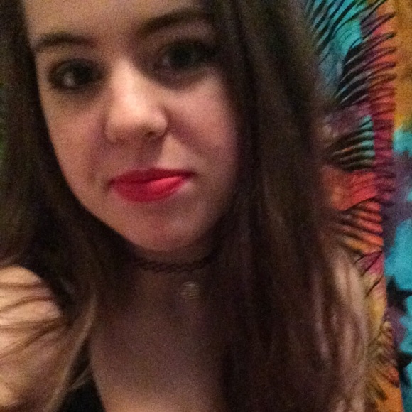 Lyndsey Hilligoss - Poshmark Profile Picture of Lyndsey Hilligoss (@lyndseyhilli) on Poshmark