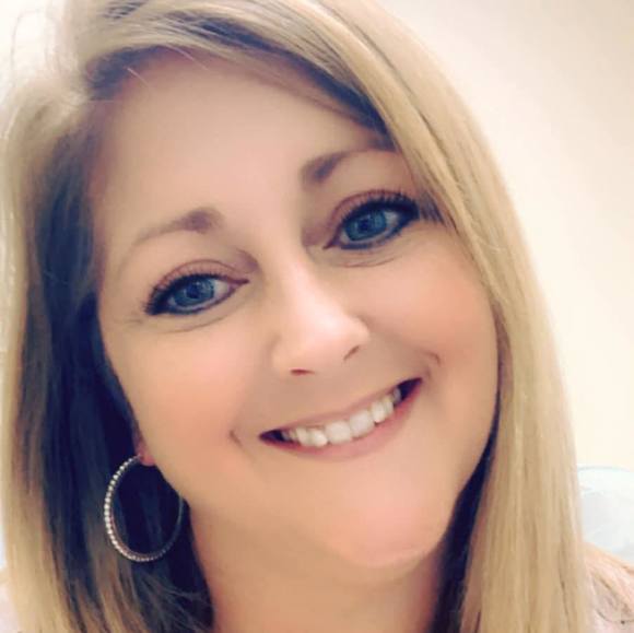 Profile Picture of Laura Dosier (@lauradosier) on Poshmark