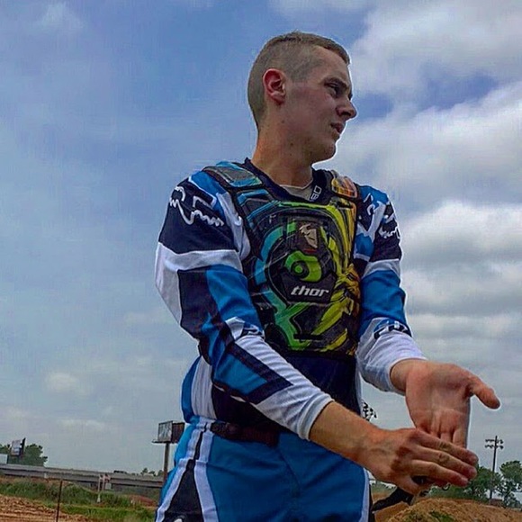 Profile Picture of Andrew Spears (@andrewspears) on Poshmark