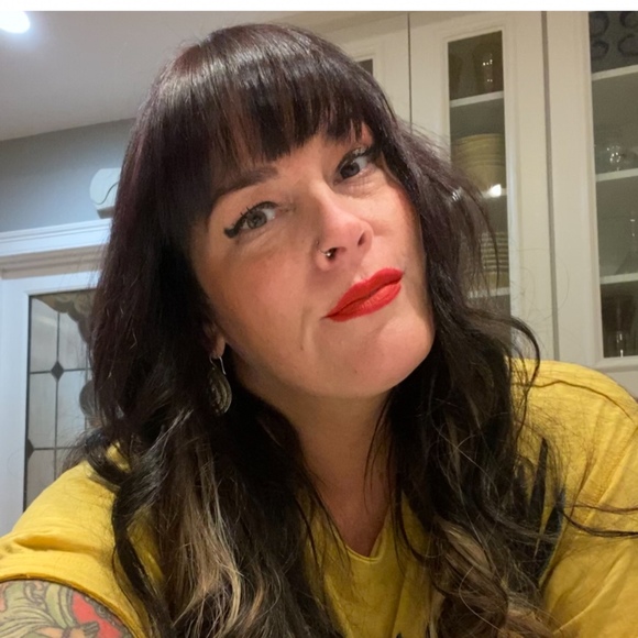 Profile Picture of Kelly Mark guest (@red_beretta) on Poshmark