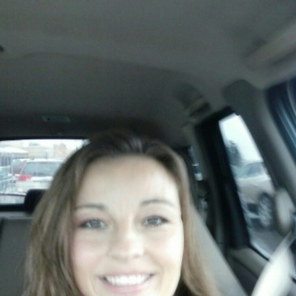 Profile Picture of Amber Keehr (@keehramber) on Poshmark