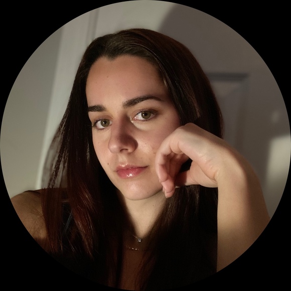 Profile Picture of Becca Gresens (@bgresens) on Poshmark