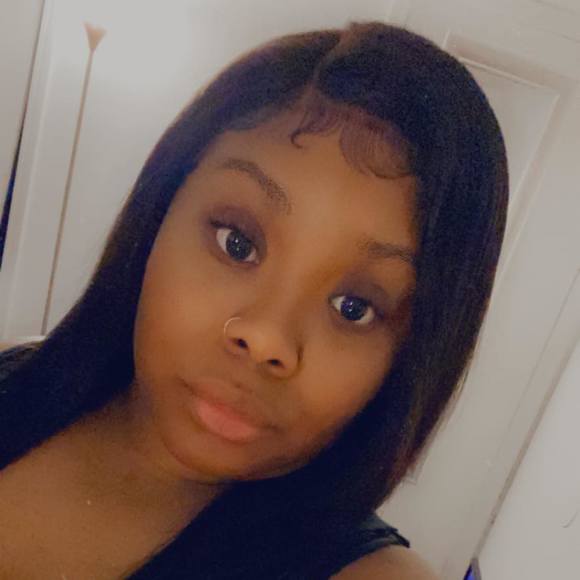 Profile Picture of Adrianeke Robertson (@neke11) on Poshmark
