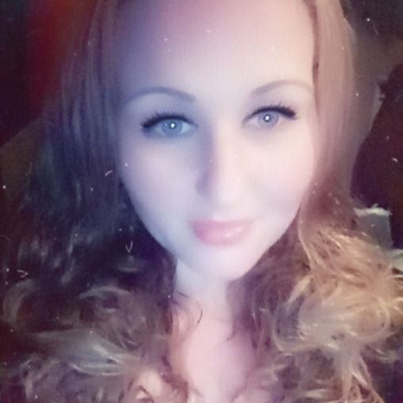 Profile Picture of Danielle Metts (@daninicole84) on Poshmark