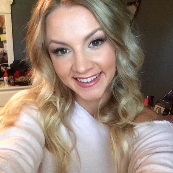 Profile Picture of Sadie Deimer (@sadie8895) on Poshmark