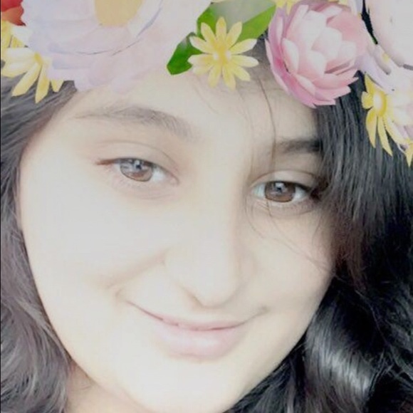 Profile Picture of Fatima Hmoud (@fatimalovee14) on Poshmark