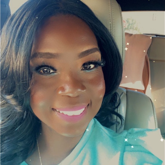 Profile Picture of Tonya Caver (@tcaver82) on Poshmark