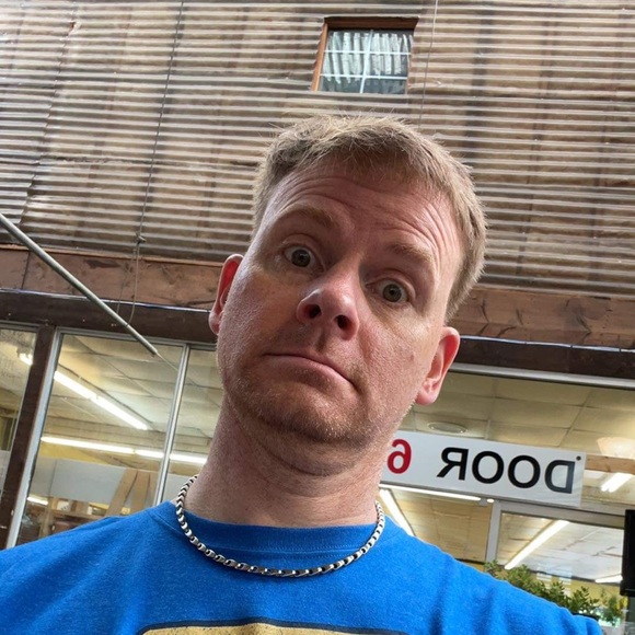 Profile Picture of Bobbie Beecham (@bobbiebeecham) on Poshmark