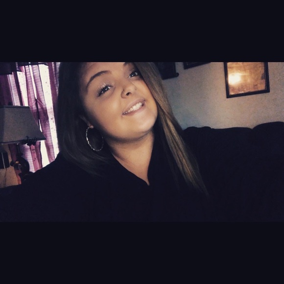 Tabatha Carter - Poshmark Profile Picture of Tabatha Carter (@tmc151719) on Poshmark