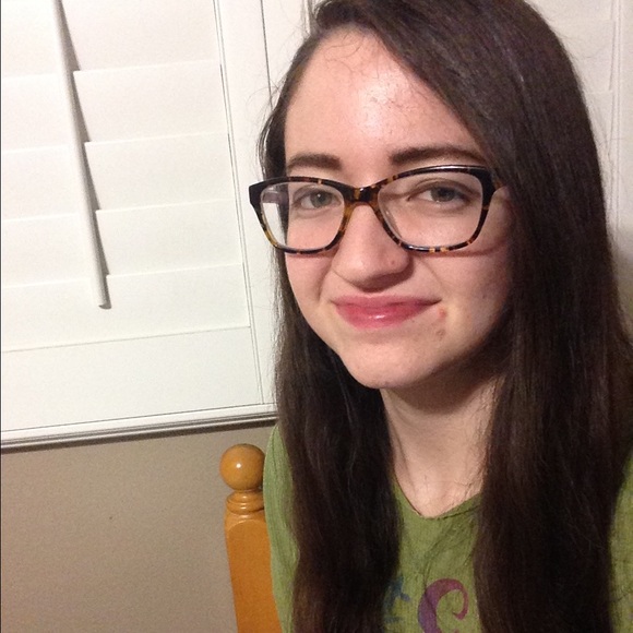 Profile Picture of Ariana Hallman (@arianerz) on Poshmark