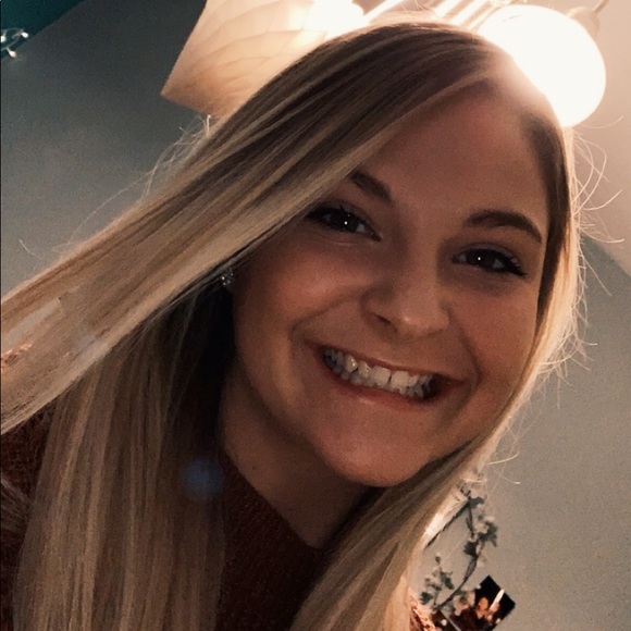 Profile Picture of Riley Krajniak (@rkrajniak) on Poshmark