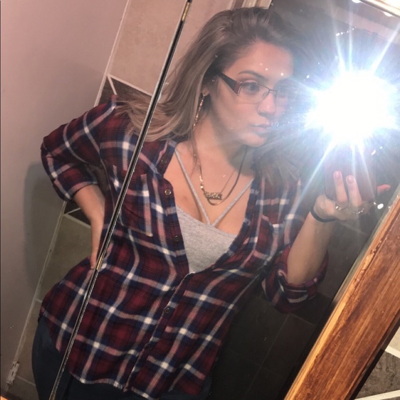 Profile Picture of Renee Rendon robledo (@reneevalentina) on Poshmark