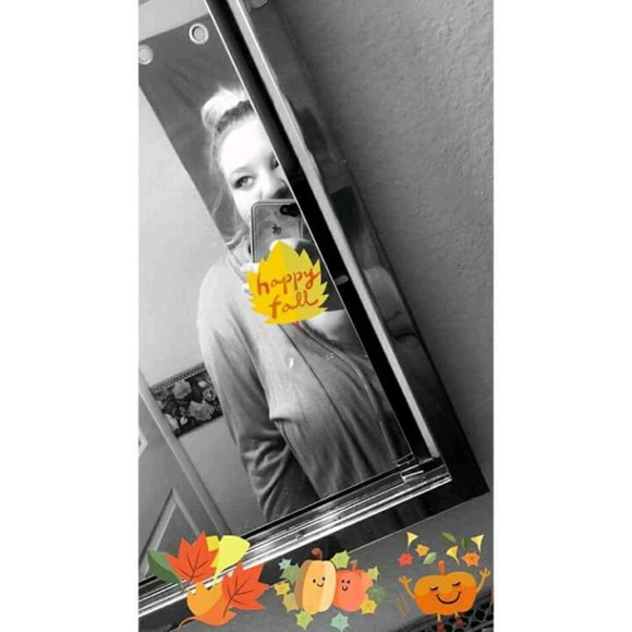 Profile Picture of Sandra Holt (@sandraholt) on Poshmark