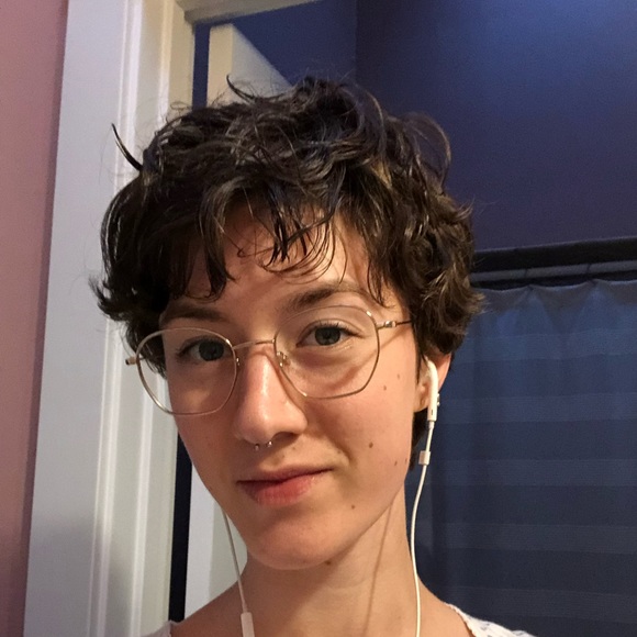 Profile Picture of Sally Reid (@sreid2) on Poshmark