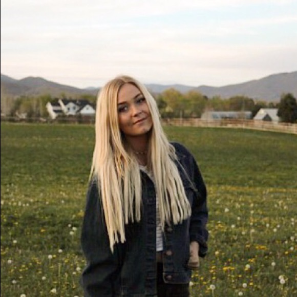 Profile Picture of Whitney Hess (@whitneyhess) on Poshmark